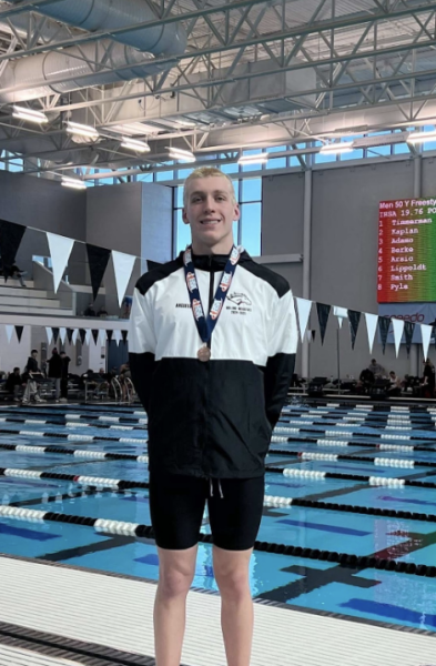 Navigation to Story: RMHS Swimmers Make Waves at IHSA State Competition